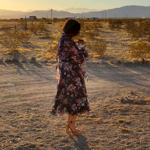 Poshmark - Picture 3 of 8